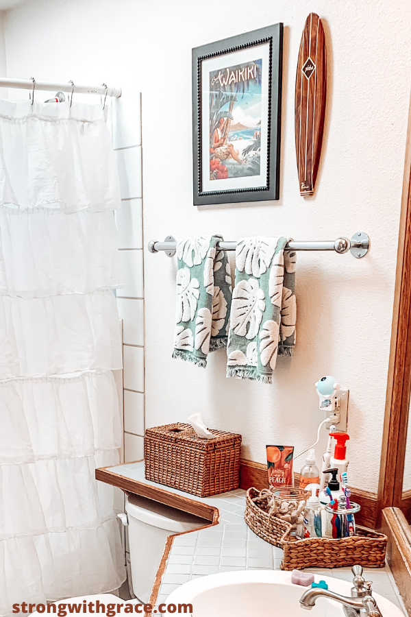 Small Bathroom Organization & Decor Ideas (from the Dollar & Thrift Store!)